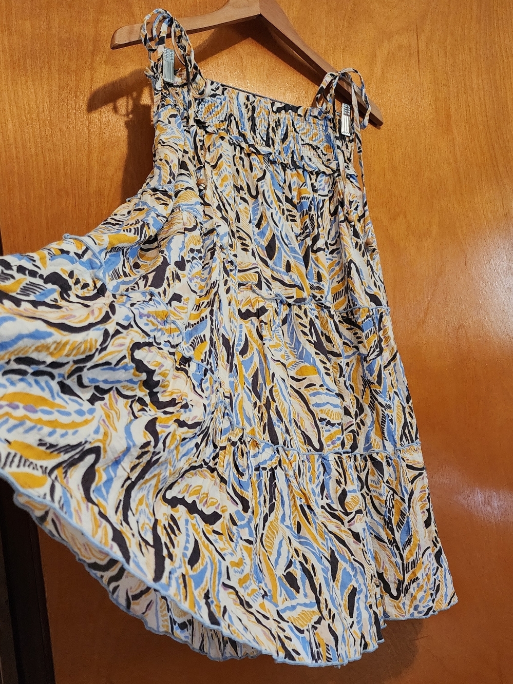 NWOT Meet Me In Santorini Tie-String Flowy Floral Dress